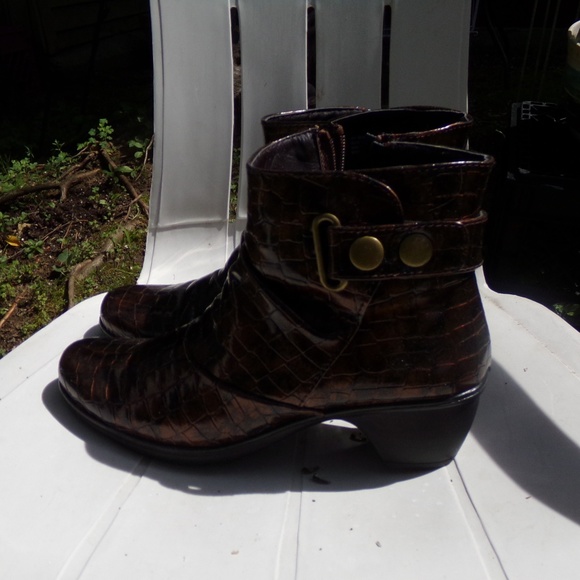 Bronze colored patent leather booties - Picture 1 of 2